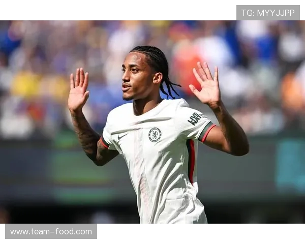 世俱杯球衣品牌合作案例赏析：足球与商业的完美结合