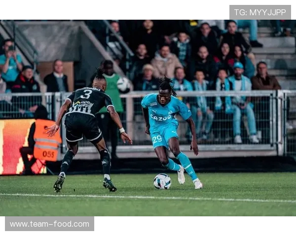 法甲球员攻击性表现深度分析及体育竞技战术解读