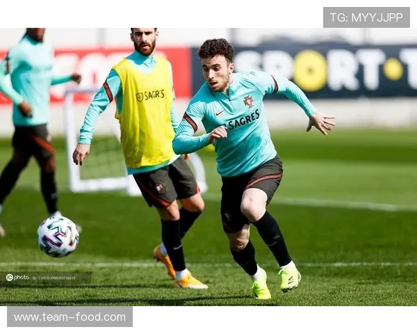 世界杯朝鲜对阵葡萄牙之战背后的历史恩怨与战术博弈解析全景观察