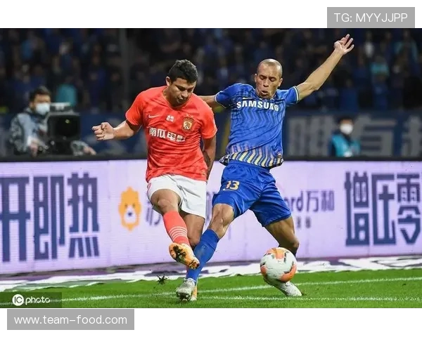 普诺双国队与基多体大展开激烈较量 双方为胜利全力以赴