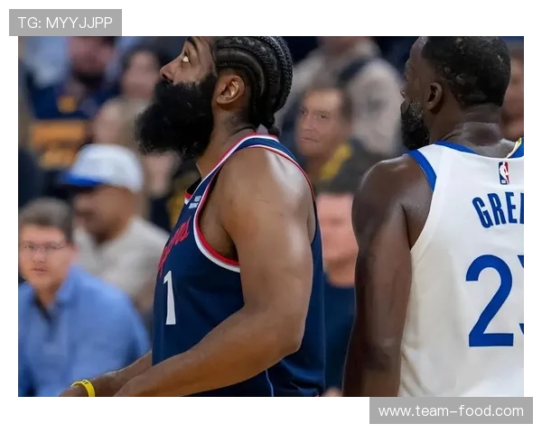 伦纳德火力全开独得19分助球队逆转但脚踝酸痛遗憾退赛 伦纳德火力全开独得19分助球队逆转但脚踝酸痛遗憾退赛