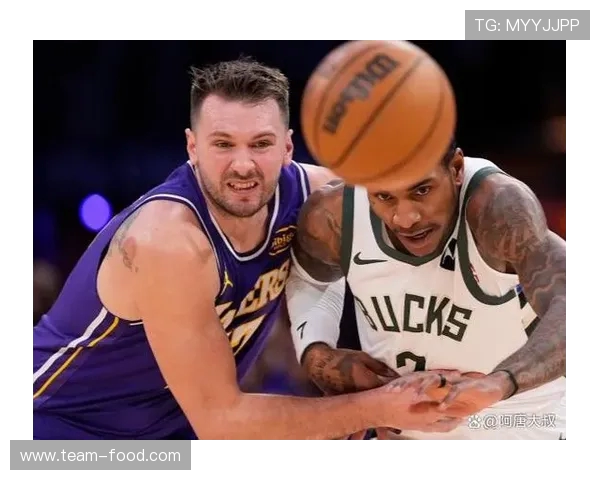 2018年NBA圣诞大战勇士力克湖人詹姆斯空砍三双